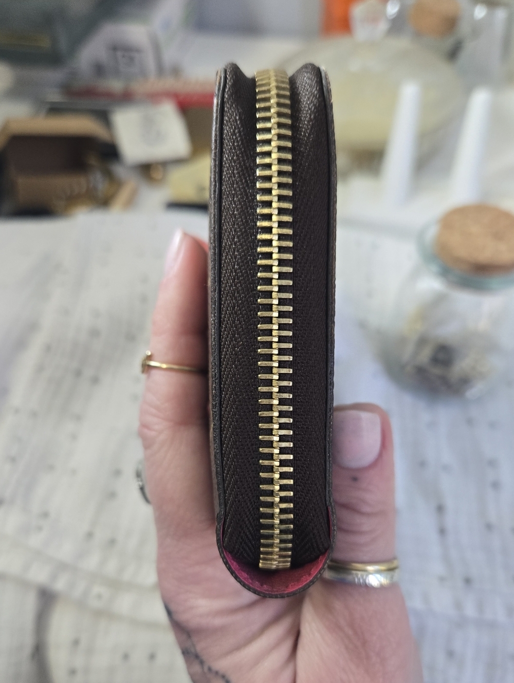 Louis Vuitton Monogram V Line Zippy Wallet in Grenade. - Picture 3 of 15